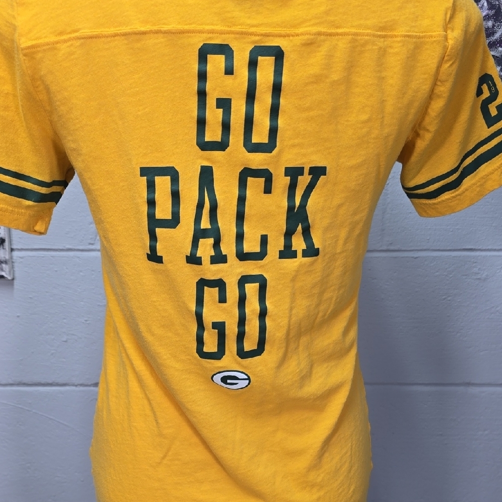 PINK Victoria's Secret Greenbay Packer Graphic Tee - Picture 10 of 16